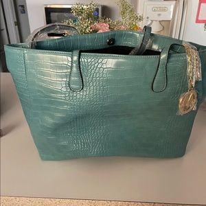 Shoulder faux leather purse